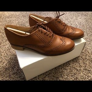 Women’s leather dress shoes